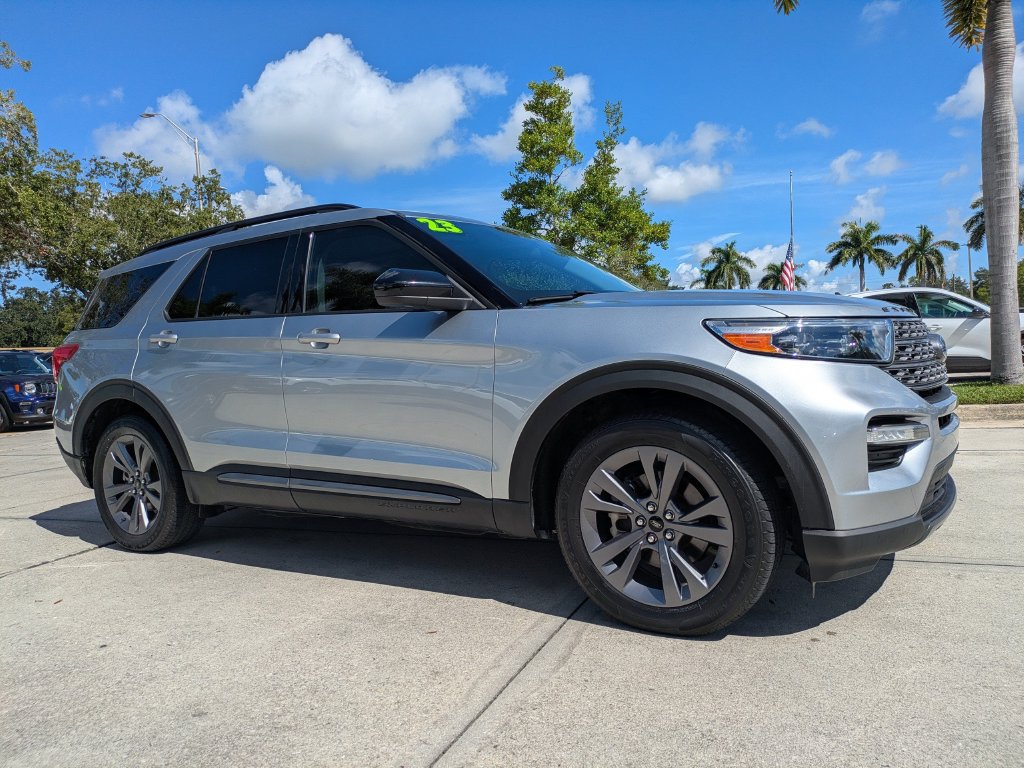 Used 2023 Ford Explorer XLT w/ Equipment Group 202A RWD image 2