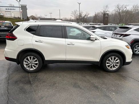 Used 2018 Nissan Rogue SV image 4