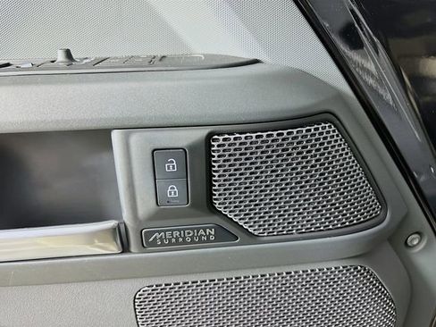 Used 2024 Land Rover Defender 110 X-Dynamic SE AWD/4WD image 21