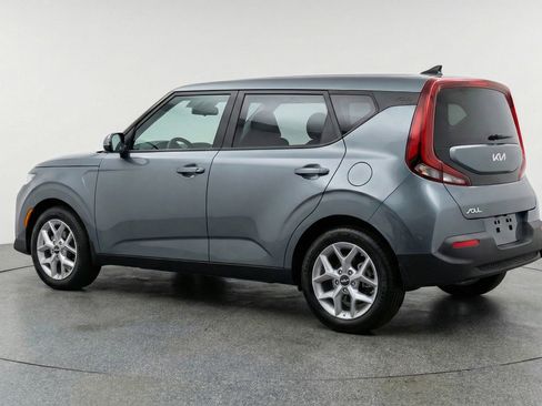 Used 2025 Kia Soul LX w/ LX Technology Package FWD image 6