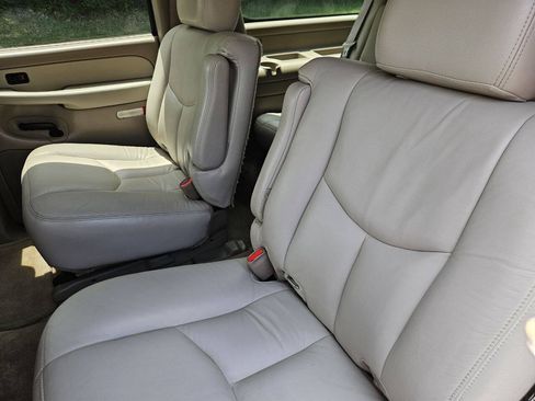 Used 2003 Chevrolet Suburban LT w/ LT Preferred Equipment Group RWD image 15