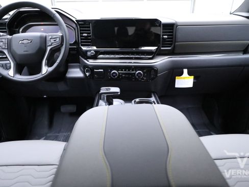 New 2026 Chevrolet Silverado 1500 ZR2 image 13