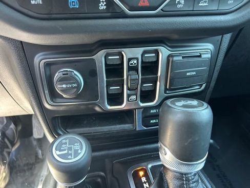 Used 2024 Jeep Wrangler High Altitude AWD/4WD image 25