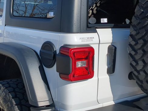 Used 2021 Jeep Wrangler Unlimited Rubicon w/ LED Lighting Group image 12