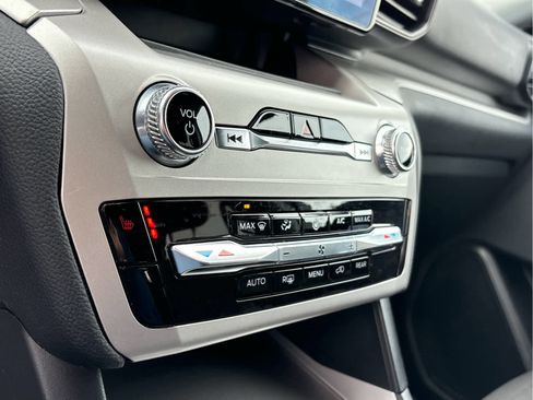 Used 2023 Ford Explorer XLT image 16