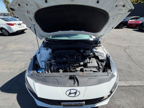 Used 2022 Hyundai Elantra SEL w/ Convenience Package FWD image 22