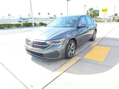 Used 2024 Volkswagen Jetta SE FWD image 8