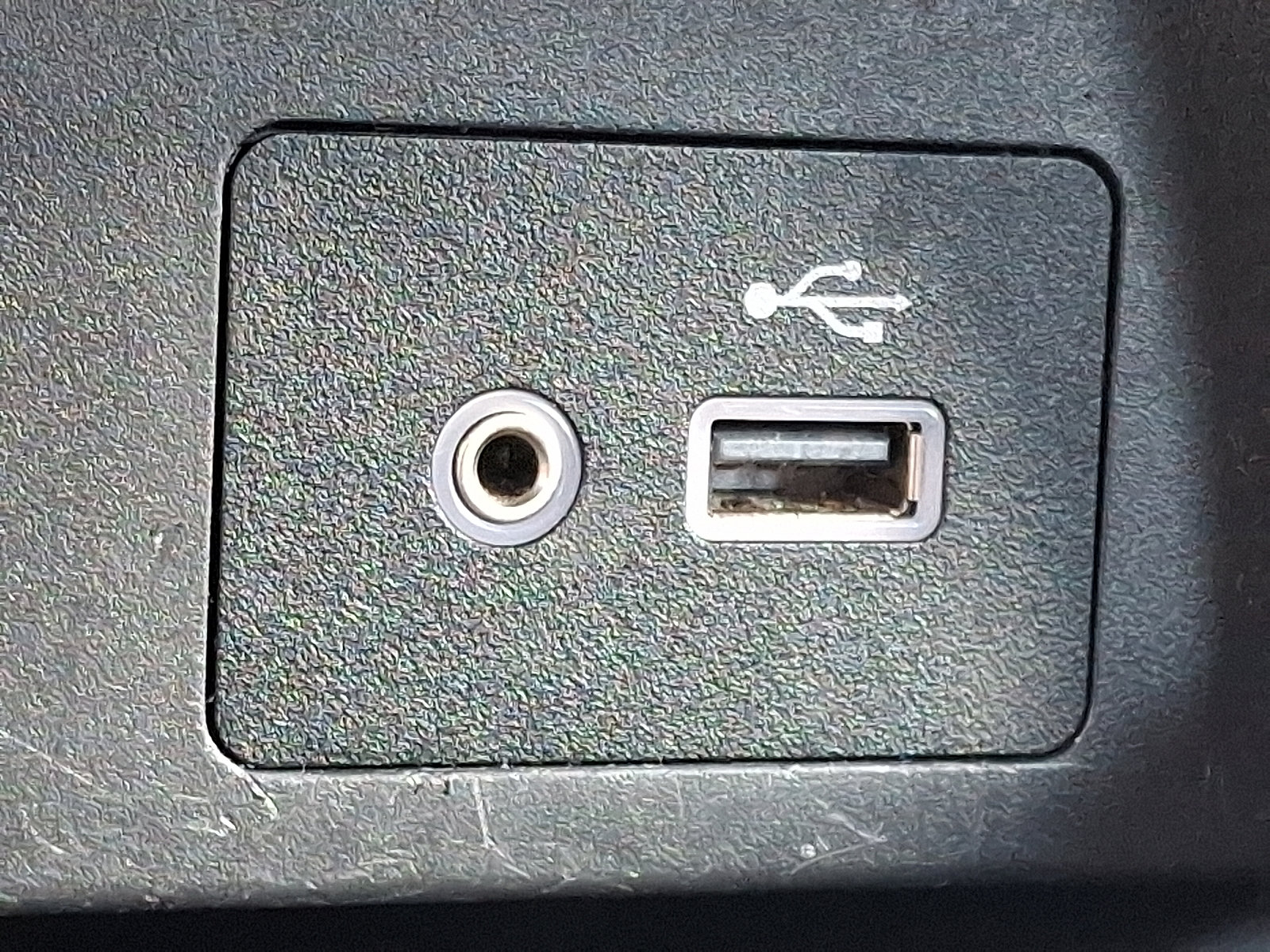 Used 2025 Nissan Versa SV FWD image 26