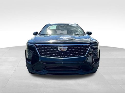 Used 2024 Cadillac XT4 Premium Luxury FWD image 8