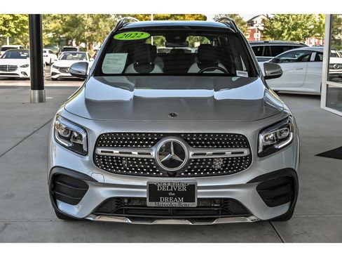 Used 2022 Mercedes-Benz GLB 250 4MATIC image 2