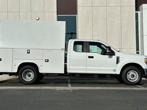 Used 2022 Ford F350 XL w/ Power Equipment Group image 2