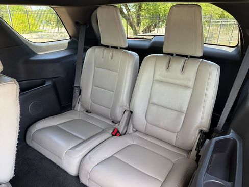 Used 2012 Ford Explorer XLT FWD image 34
