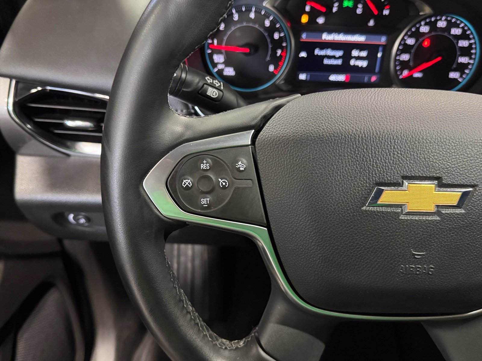 Used 2023 Chevrolet Traverse LT FWD image 21