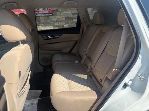 Used 2017 Nissan Rogue SV w/ SV Premium Package image 11