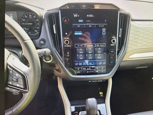 Used 2025 Subaru Forester Premium AWD/4WD image 7