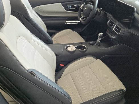 Used 2025 Ford Mustang GT Premium image 4