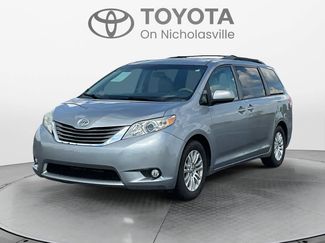 Used 2013 Toyota Sienna XLE image 1
