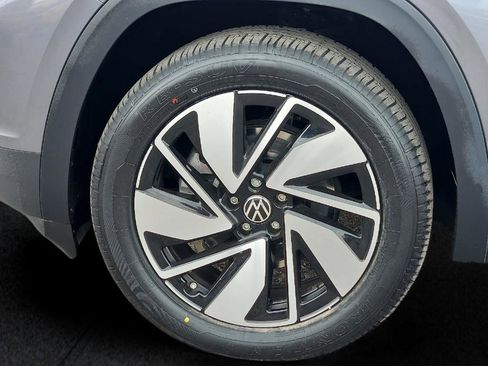 Used 2025 Volkswagen Atlas SE image 8