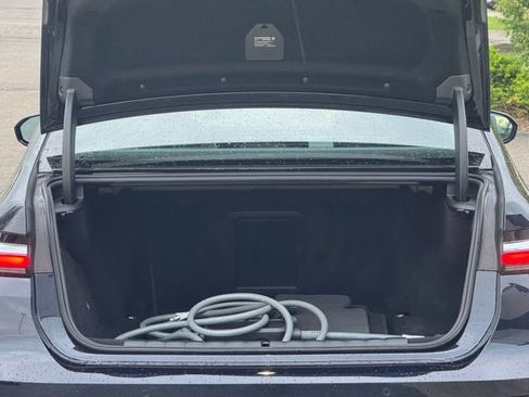 Certified 2025 BMW i7 xDrive60 w/ M Sport Package RWD image 31