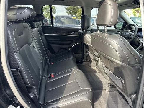 Used 2023 Jeep Grand Cherokee Limited w/ Luxury Tech Group II AWD/4WD image 12