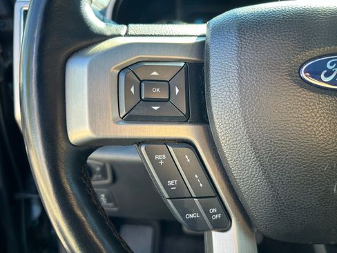 Used 2018 Ford F150 Platinum w/ Equipment Group 701A Luxury image 19