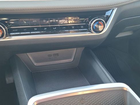 New 2026 Chevrolet Equinox LT w/ Convenience Package II FWD image 22