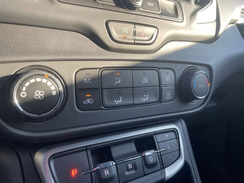 Used 2024 GMC Terrain SLE image 18