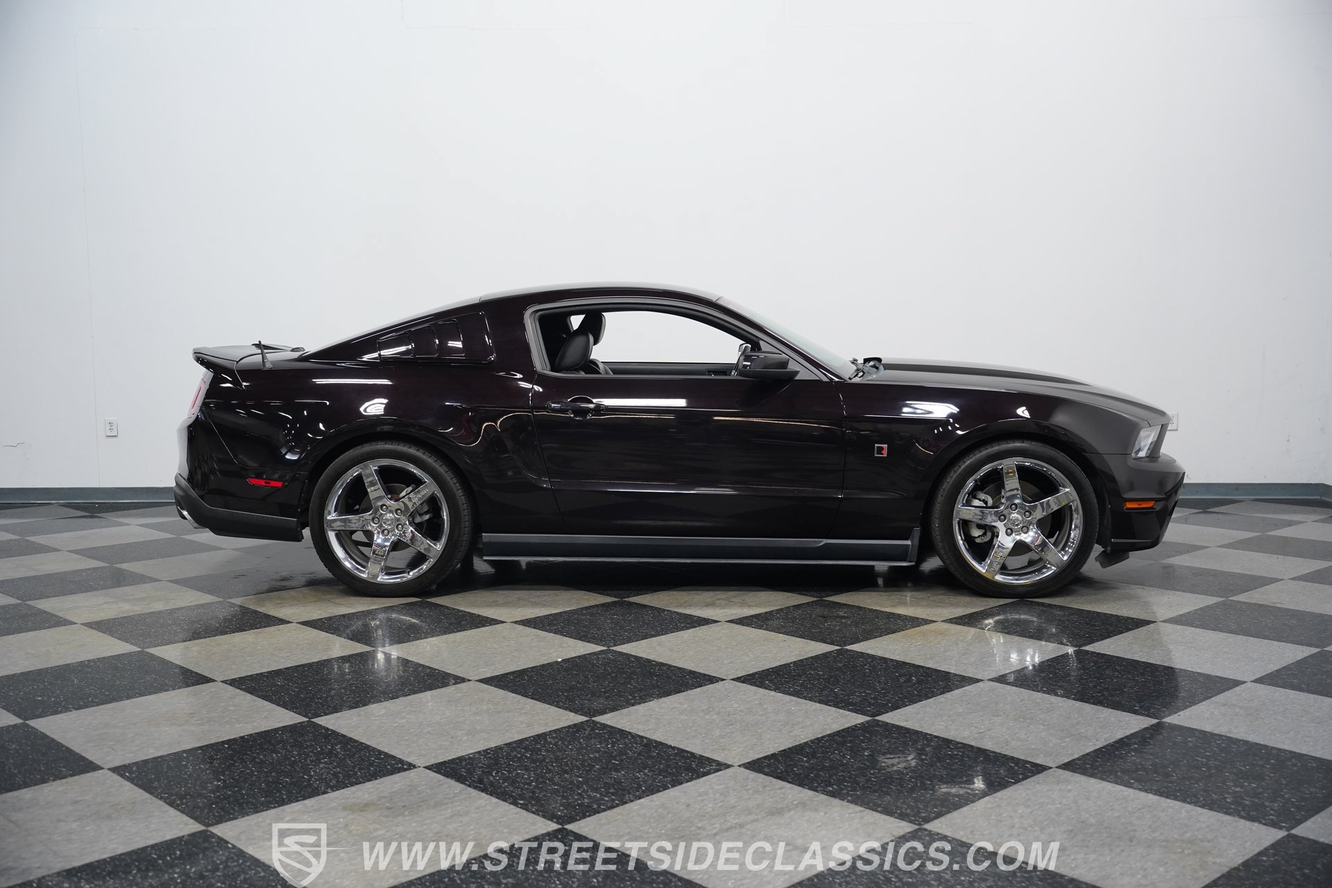 Used 2012 Ford Mustang GT Premium w/ HID Headlamps & Security Pkg RWD image 14