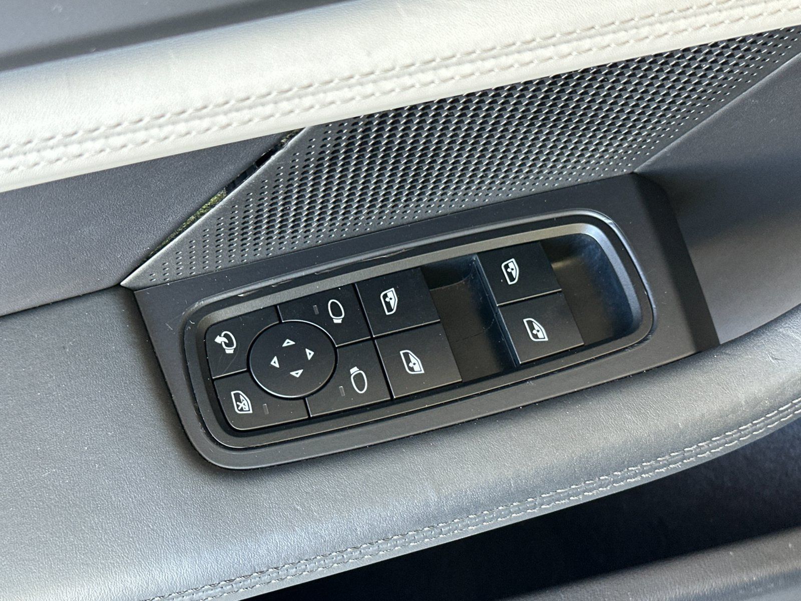 Certified 2023 Porsche Taycan 4S AWD/4WD image 13