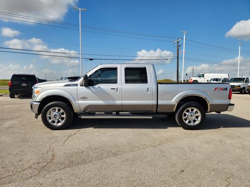 Used 2012 Ford F250 Lariat w/ Lariat Interior Pkg AWD/4WD image 4