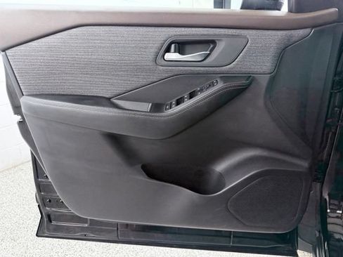 Used 2023 Nissan Rogue SV FWD image 15