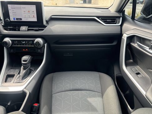 Used 2025 Toyota RAV4 XLE FWD image 26