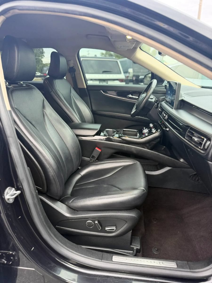 Used 2021 Lincoln Nautilus AWD image 14