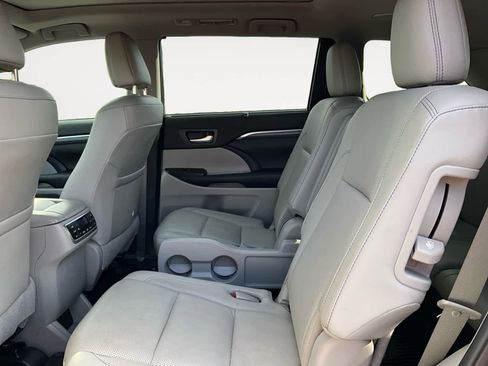 Used 2019 Toyota Highlander Limited Platinum AWD/4WD image 15