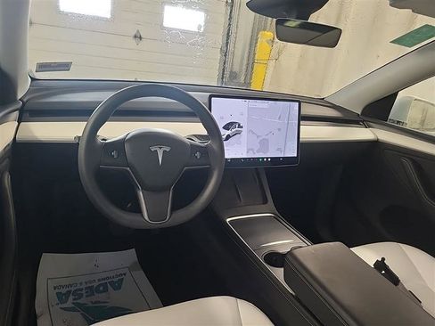 Used 2024 Tesla Model Y Long Range image 8