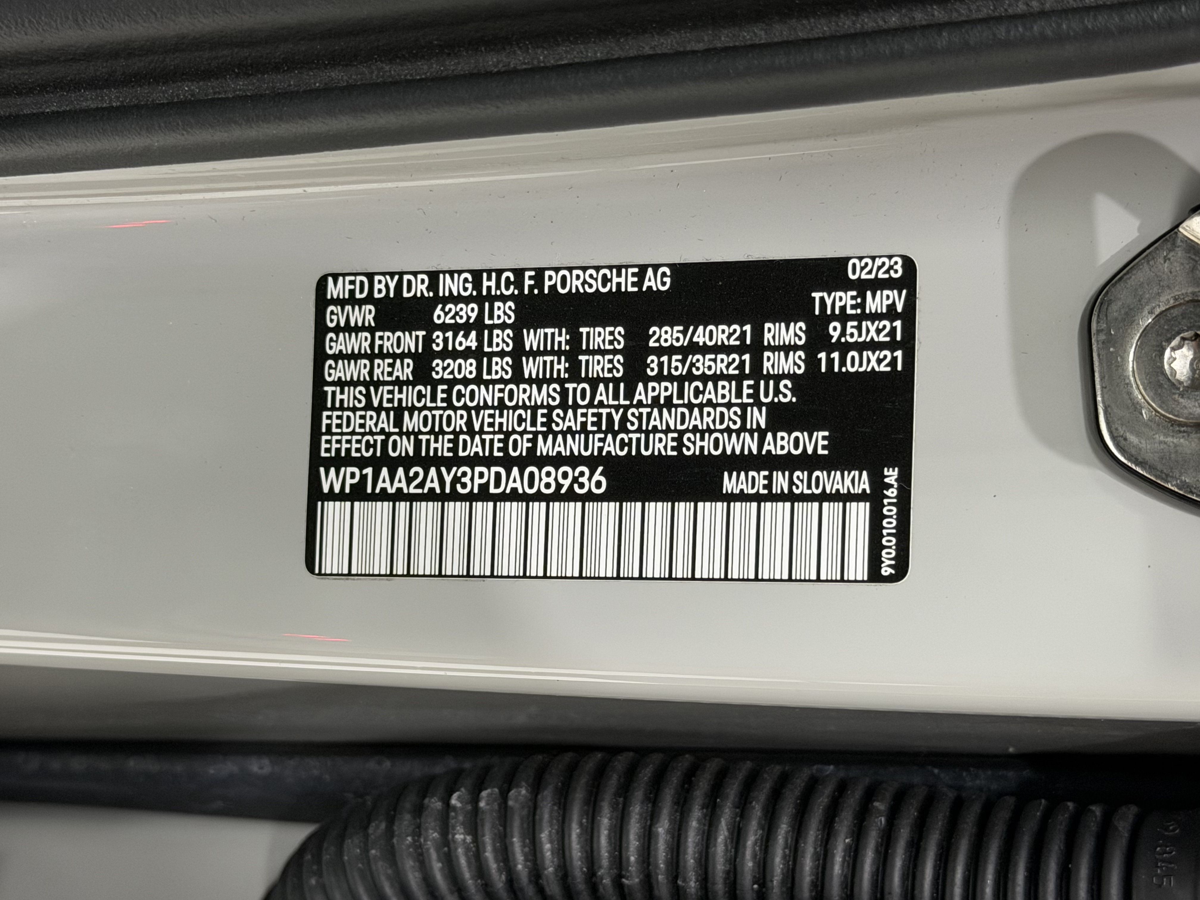 Certified 2023 Porsche Cayenne w/ Premium Package AWD/4WD image 60