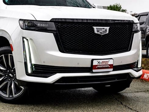 Used 2023 Cadillac Escalade Sport Platinum image 3