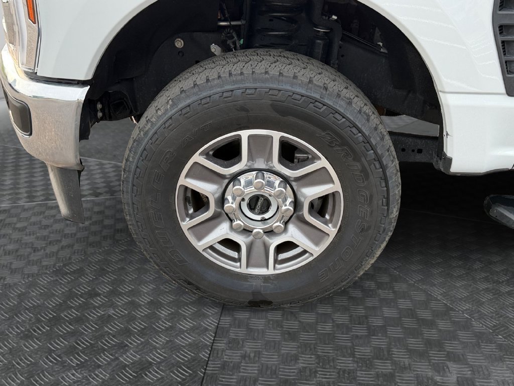 Used 2025 Ford F350 Lariat AWD/4WD image 16