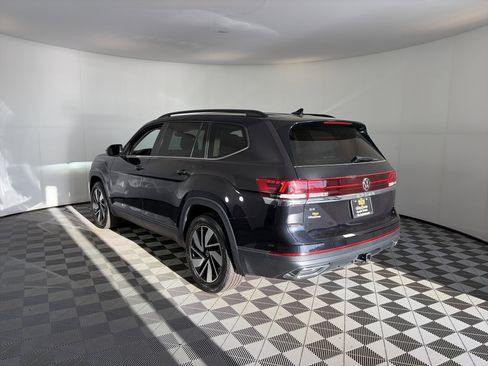 Used 2025 Volkswagen Atlas SE FWD image 9