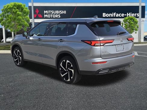 Used 2024 Mitsubishi Outlander SE Black Edition FWD image 3