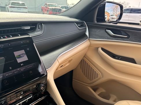 Used 2023 Jeep Grand Cherokee L Limited image 23