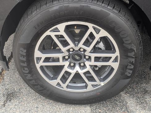 Used 2025 Ford Expedition Active RWD image 10