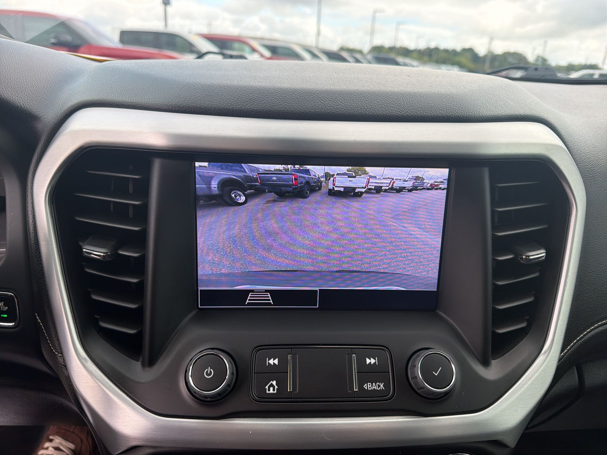 Used 2023 GMC Acadia SLE w/ Driver Convenience Package FWD image 16