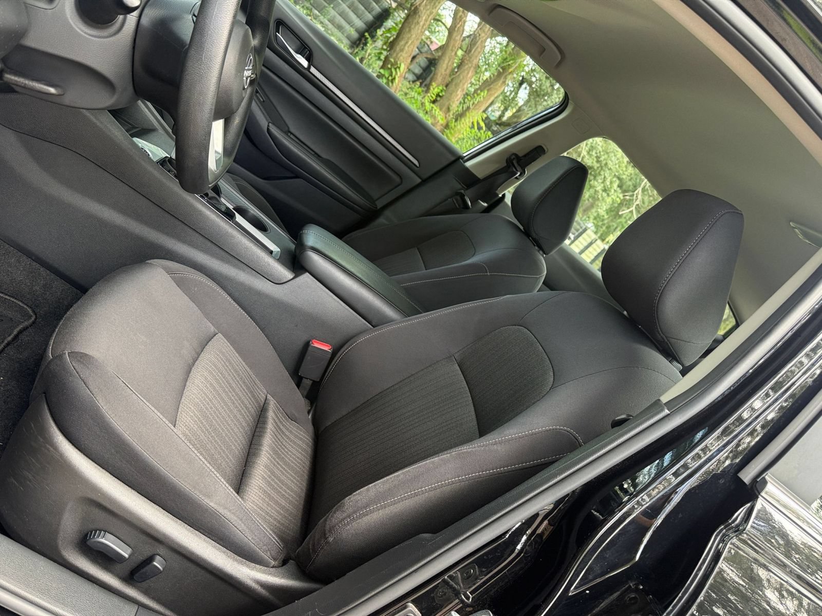 Used 2025 Nissan Altima 2.5 SV FWD image 24