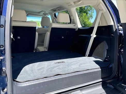 Used 2023 Lexus GX 460 Premium w/ Accessory Package AWD/4WD image 24