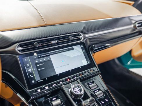 Used 2025 Aston Martin V8 Vantage Coupe RWD image 37
