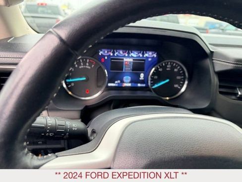 Used 2024 Ford Expedition XLT image 25