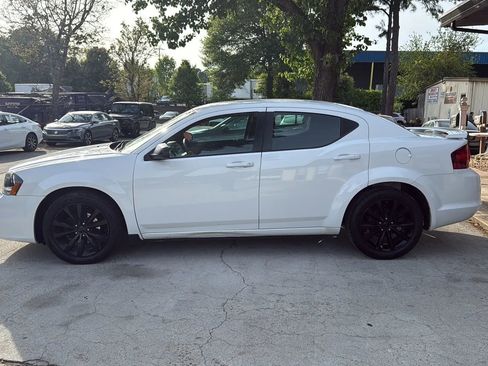 Used 2014 Dodge Avenger SE w/ Blacktop Package FWD image 2