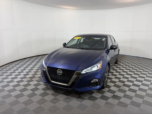 Used 2021 Nissan Altima 2.5 SR image 2