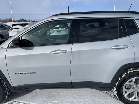 Used 2024 Jeep Compass Latitude image 32